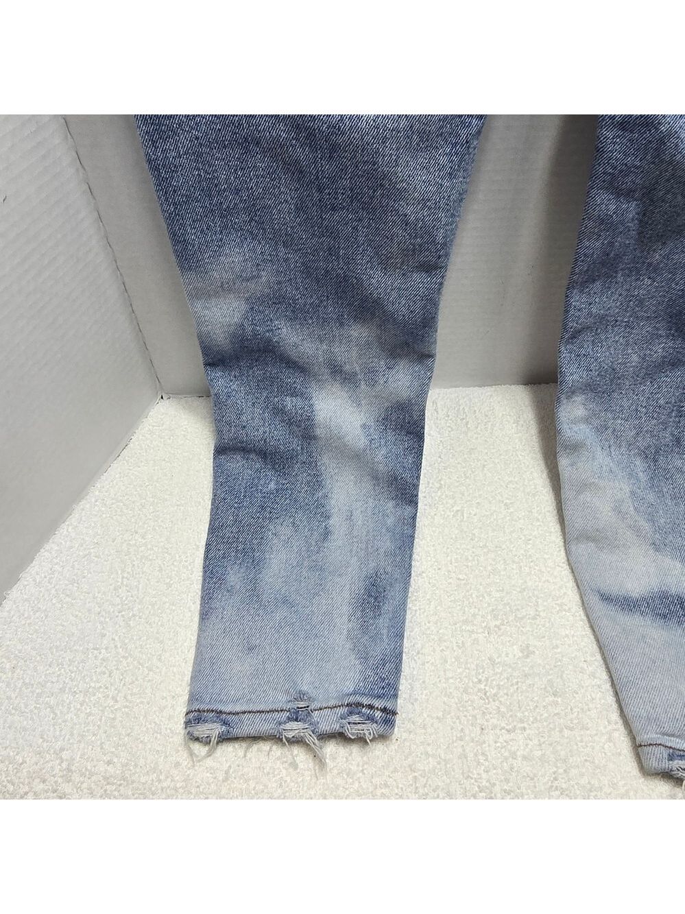 American Eagle Outfitters Light Blue Relaxed Jeans - Picture 12 of 16